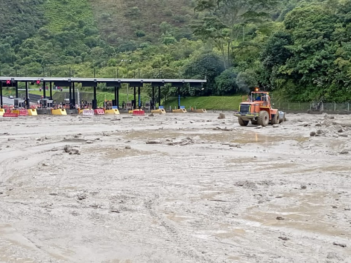 Avalancha deja al menos ocho muertos y once desaparecidos en Colombia