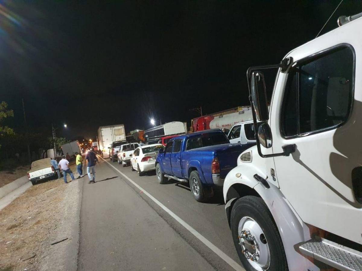 VIDEO: Conductores de transporte pesado mantienen toma en la carretera CA-5