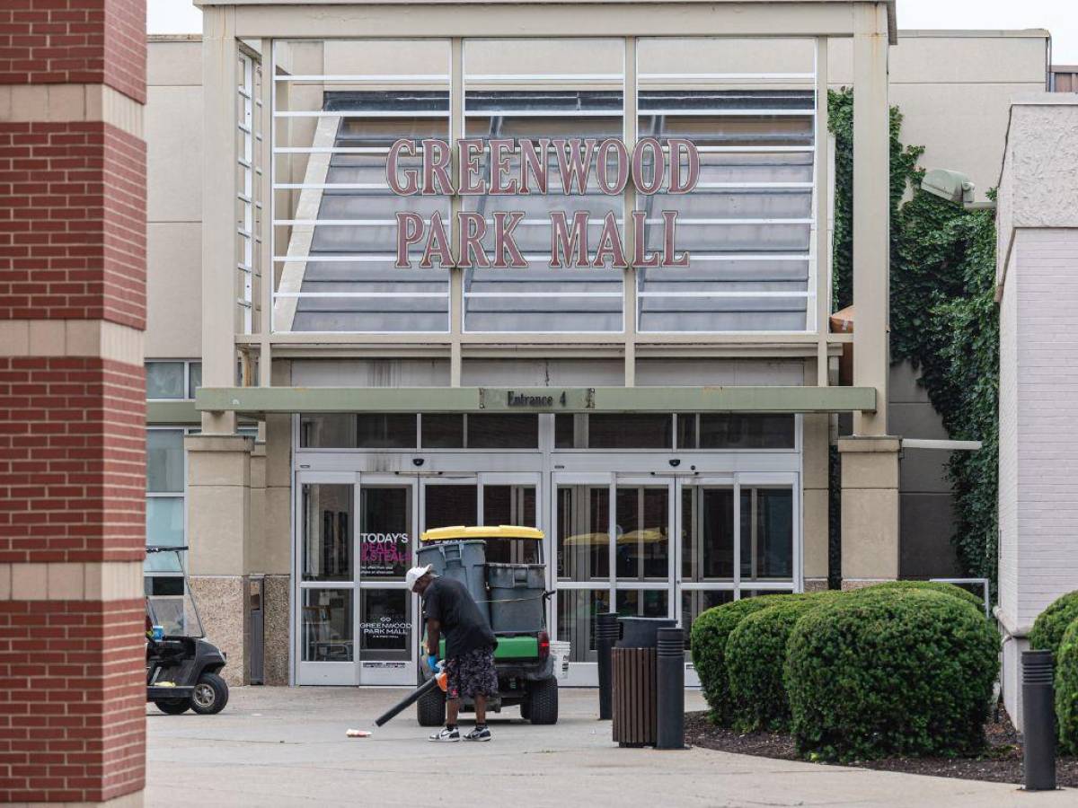 Tres muertos en tiroteo en centro comercial de Estados Unidos