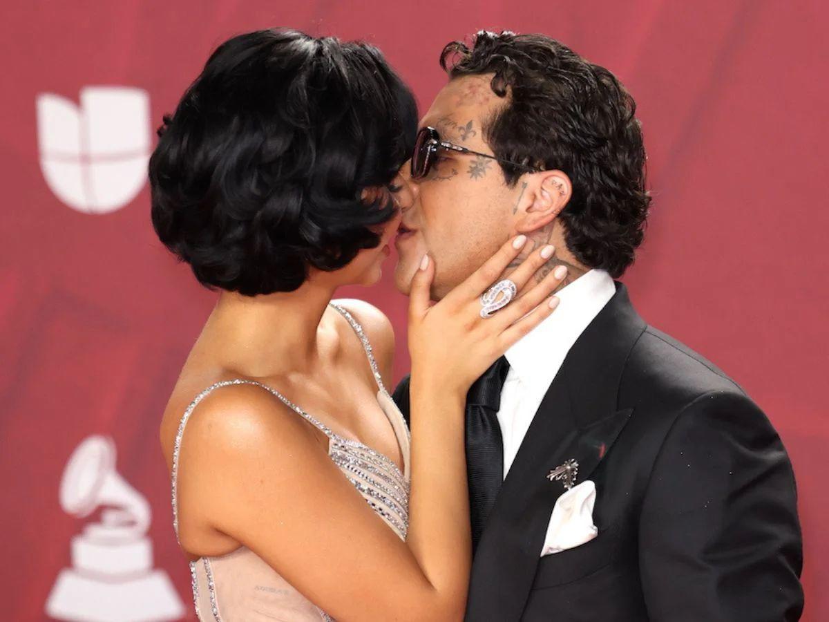 ¿Nodal, el rey del amor exprés? De Cazzu a Ángela Aguilar: su cambio de pareja en los Grammy