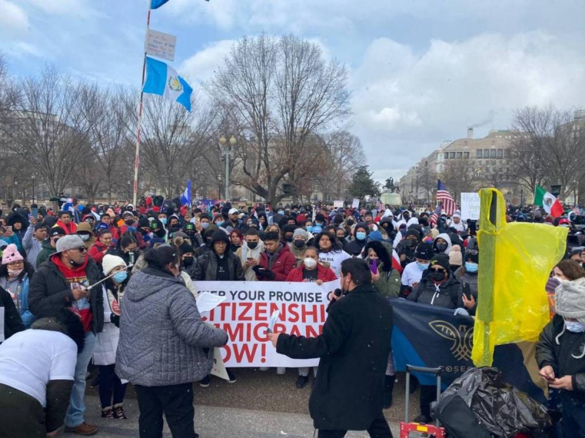 Migrantes dejan de trabajar y piden “¡Ciudadanía, ahora!” en Estados Unidos