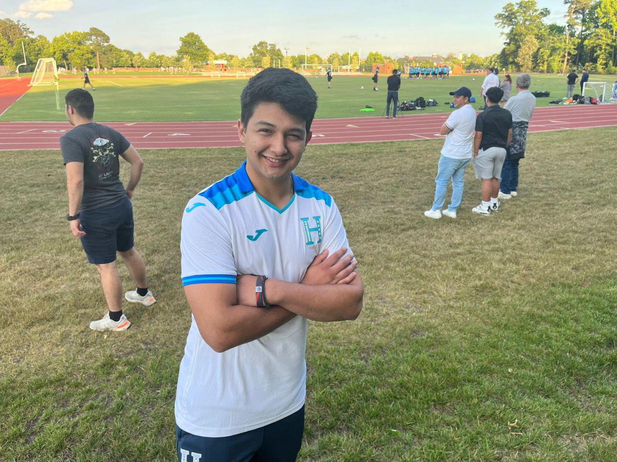 Hijos de Diego Vázquez sorprenden con su presencia en el entrenamiento de la Selección de Honduras