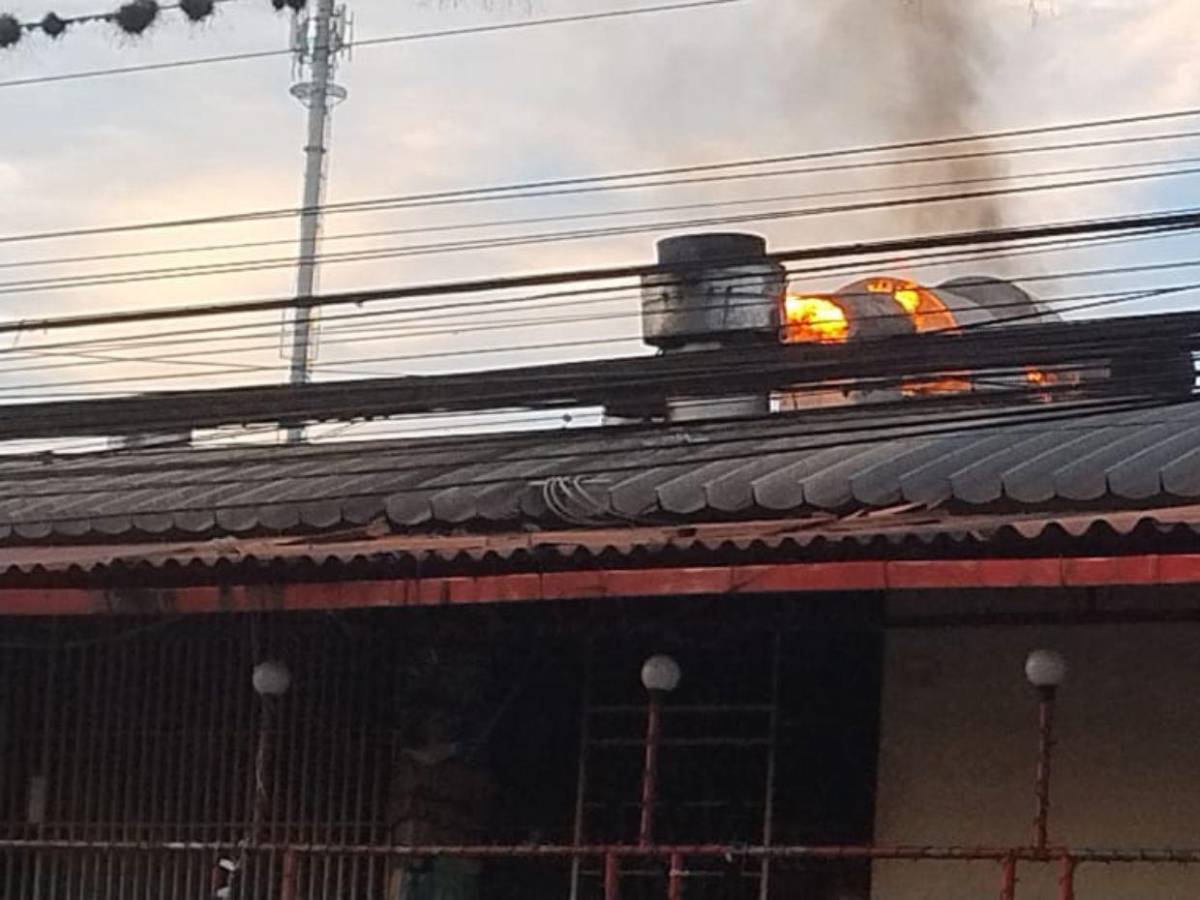 Imágenes del incendio en restaurante emblemático de Tegucigalpa; solo dejó daños materiales