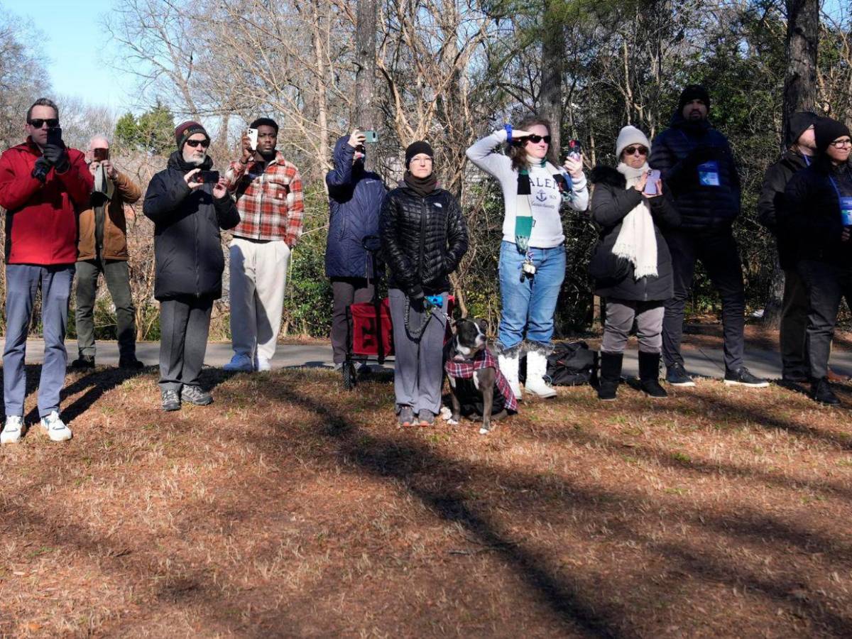 Siguen las honras fúnebres para Jimmy Carter; será trasladado a Washington este martes