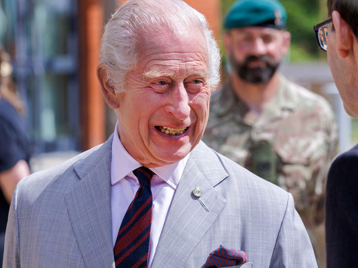 Rey Carlos III revela qué efecto secundario le dejó la quimioterapia