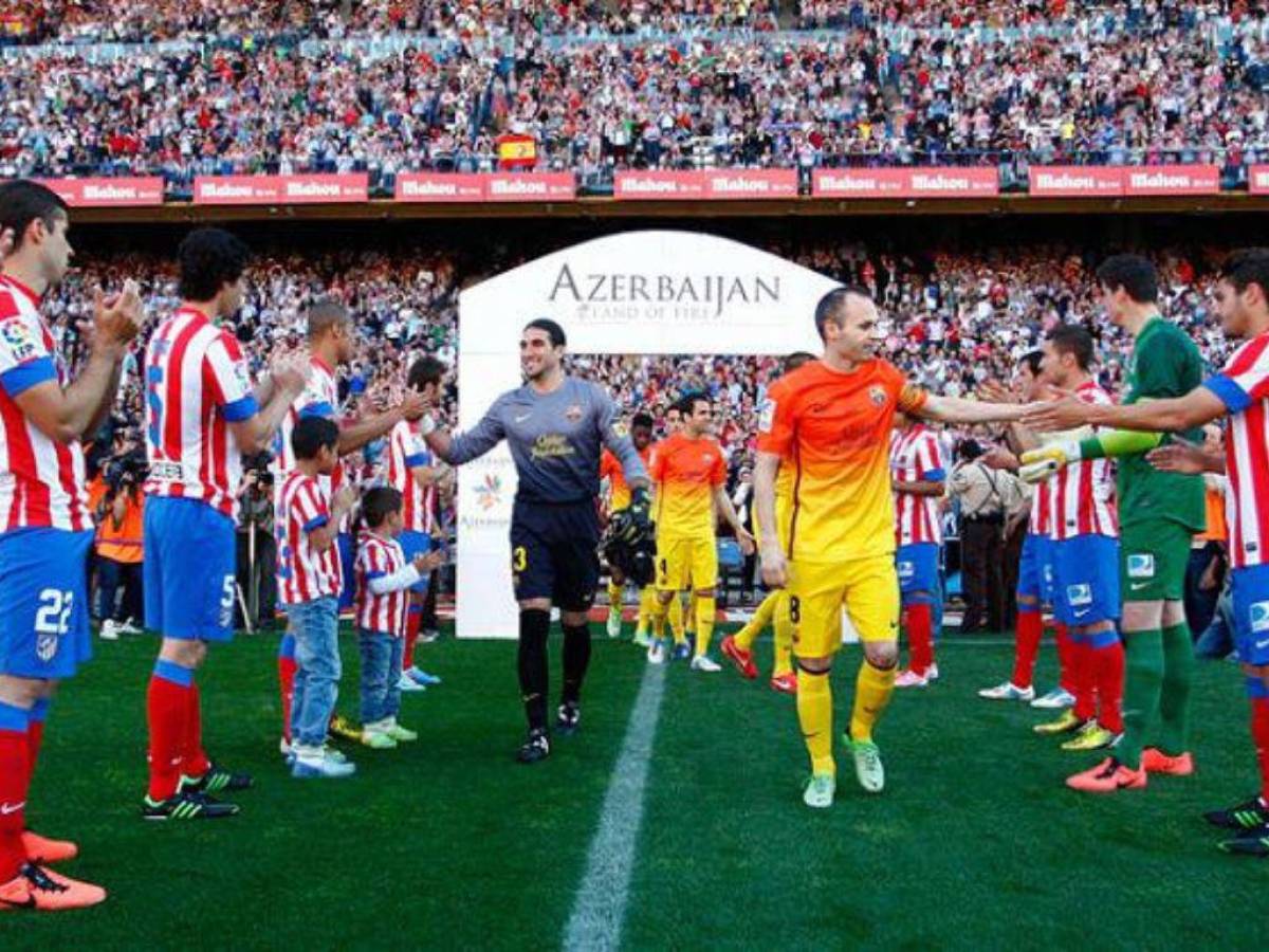 En el 2013 el Atlético hizo el pasillo al Barcelona tras salir campeón de Liga.