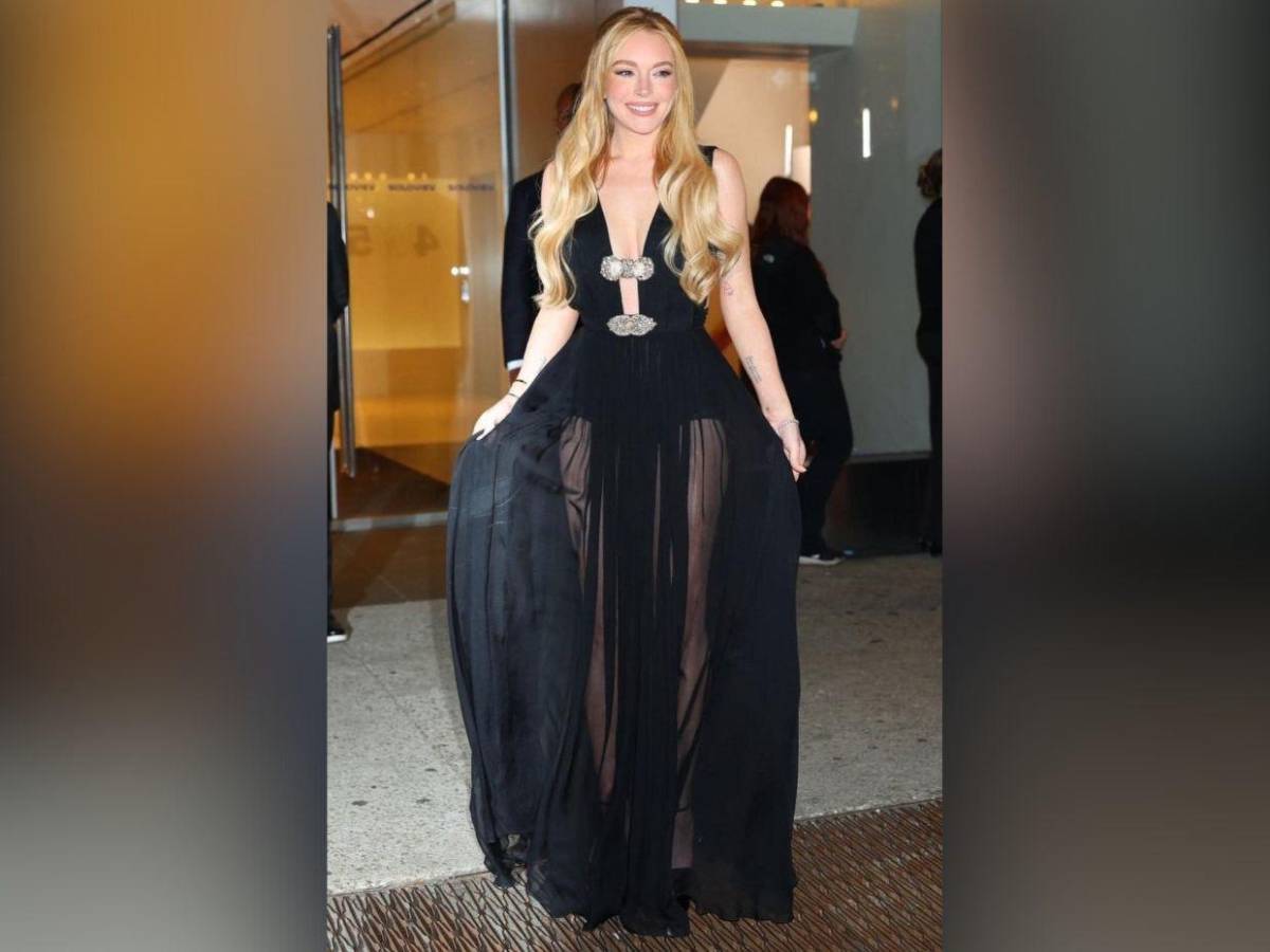 Lindsay Lohan deslumbra luciendo más joven en el estreno de “Our Little Secret”