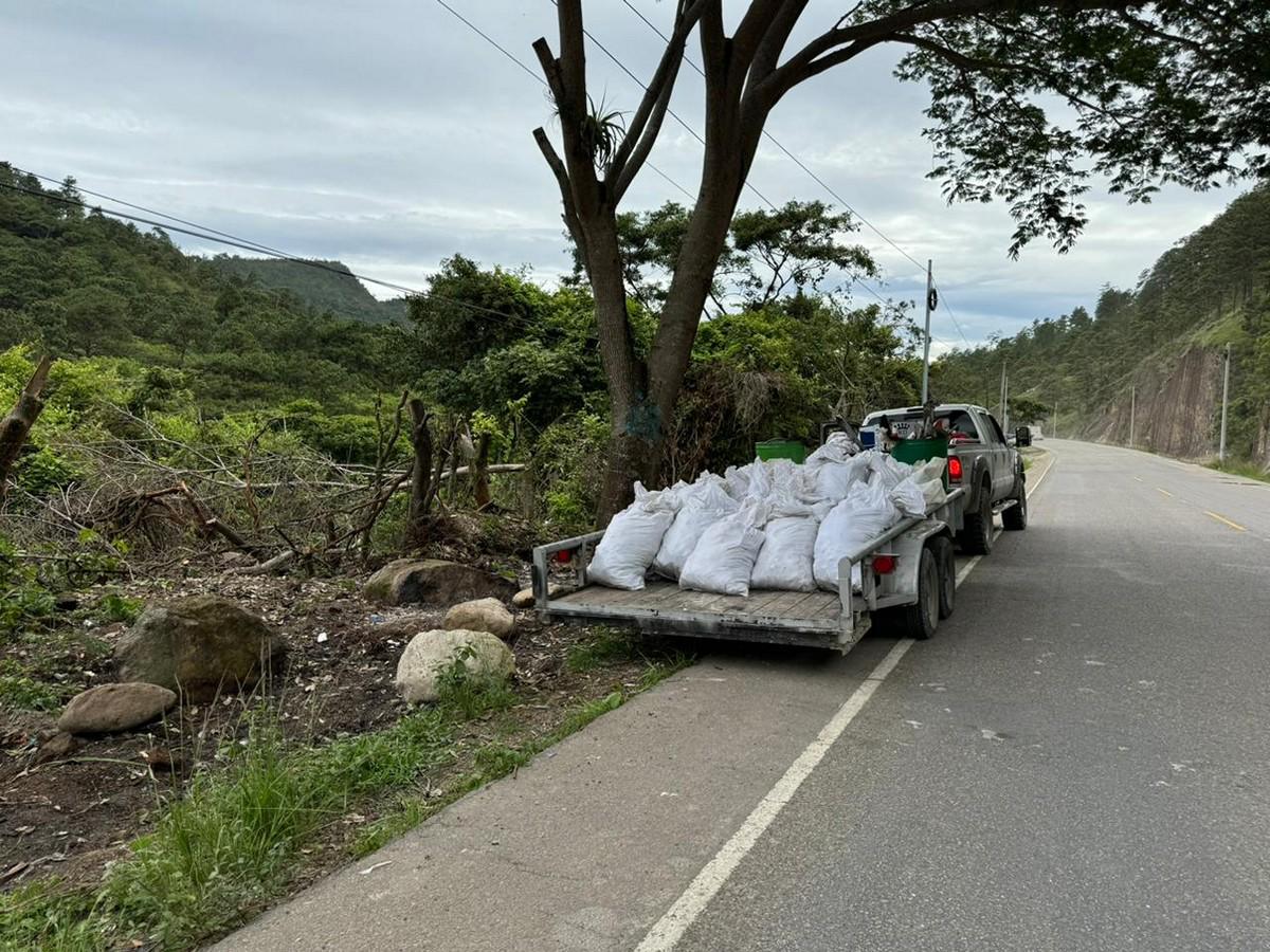 Kerin Arita junto a voluntarios ya han arrancado con las jornadas de limpieza desde El Poy, Ocotepeque.