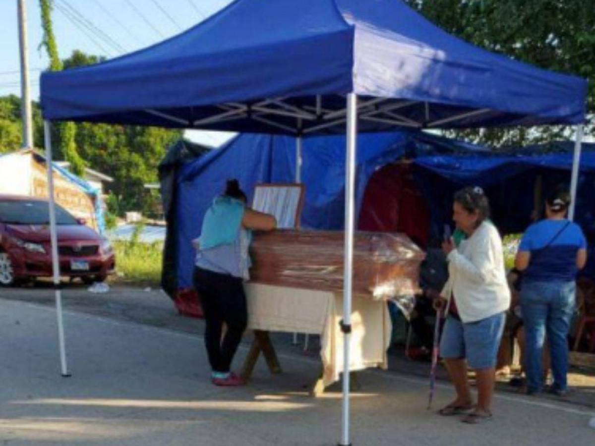 Los parientes de Cruz no han podido procesar la tragedia de la inundación, pues ambas desgracias ocurrieron al mismo tiempo.