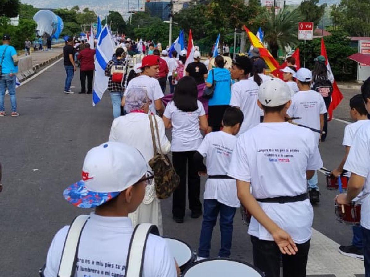 Iglesias conmemoran con devoción el Día de la Biblia en Honduras