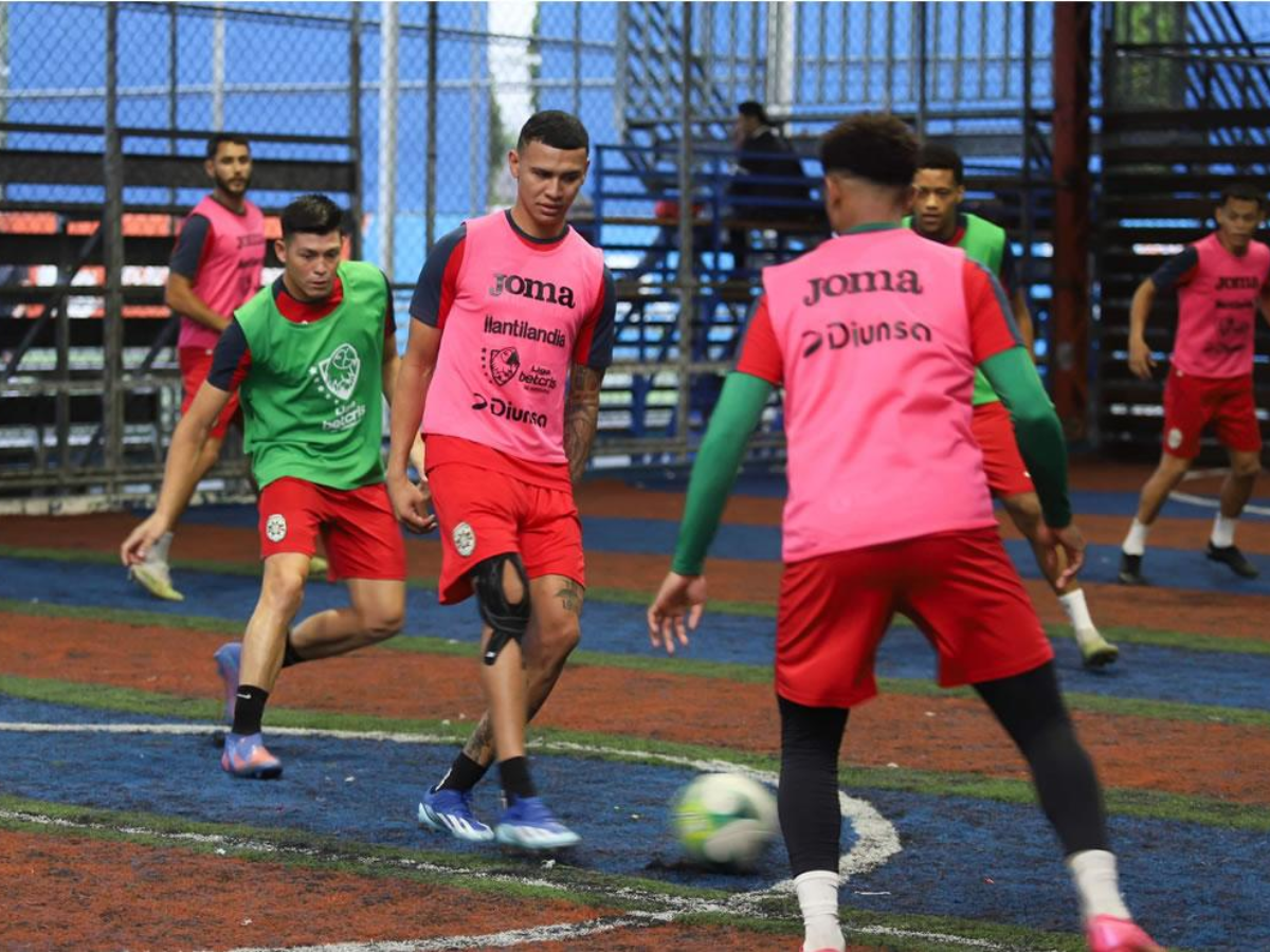 Arriaga se encuentra entrenando con el verdolaga, a la espera de su convocatoria en FIFA.