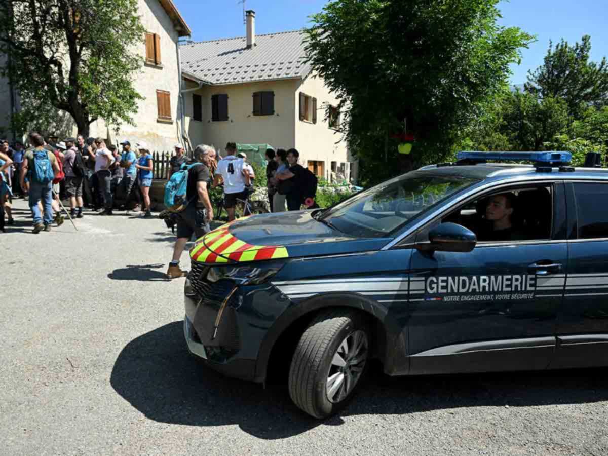 Vuelve a casa tras 6 meses y se encuentra con un cadáver emparedado