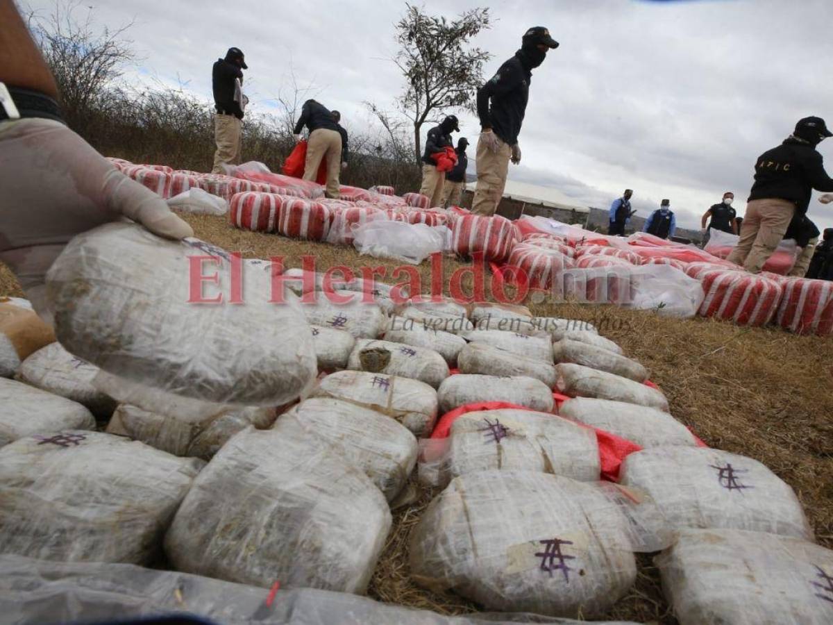 Agentes de la Atic supervisaron la incineración.