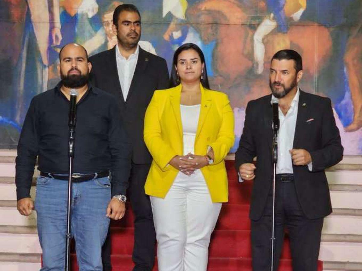 Rafael Sarmiento, jefe de la bancada del Partido LIbre, sostuvo que la sesión se suspen-dió para dar lugar a que el Partido Liberal nombrara tranquilamente a su cuarto candidato.