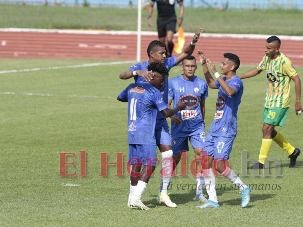 Carlo Costly le da la victoria al Lone FC ante Parrillas One en la Liga de Ascenso