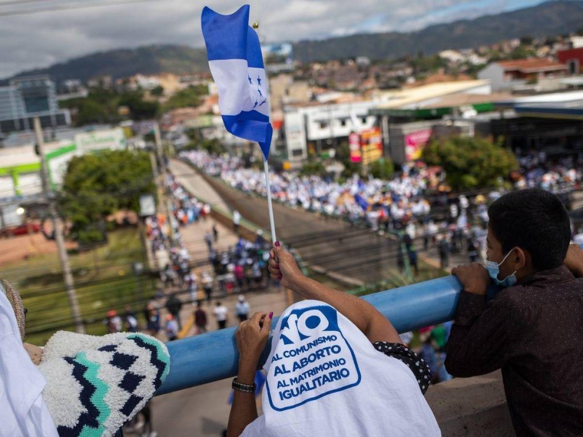 Pastores evangélicos convocan a movilización contra el matrimonio igualitario