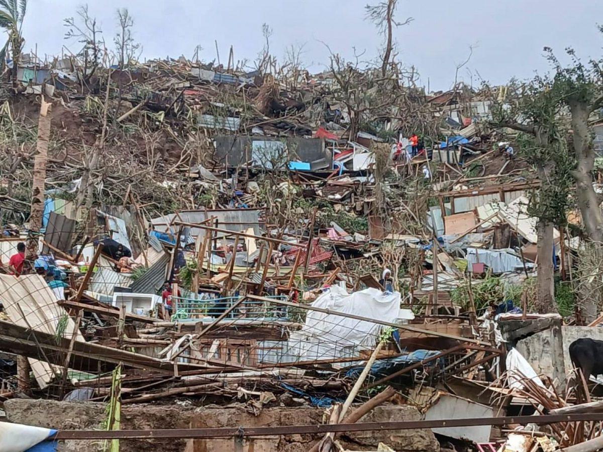 Temen cientos de muertos en isla Mayotte tras paso del ciclón Chido