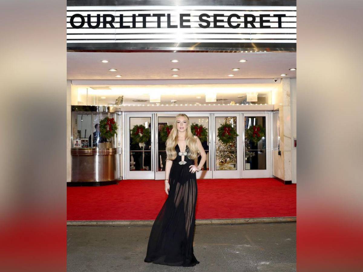 Lindsay Lohan deslumbra luciendo más joven en el estreno de “Our Little Secret”