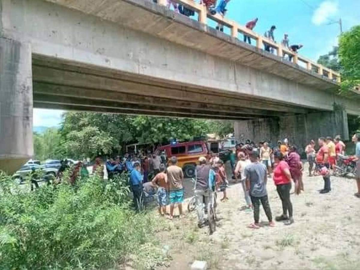 Hombre sobrevive tras caer de un puente en Juticalpa