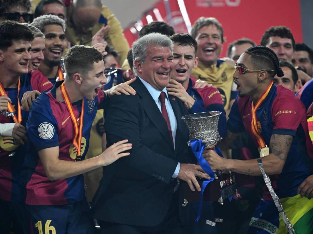 En fotos: Celebración del Barcelona tras coronarse campeón de la Supercopa ante Real Madrid