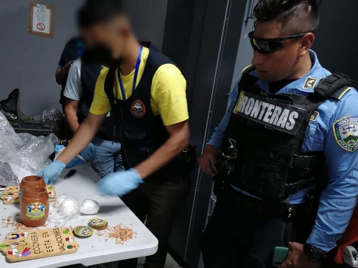 Decomisan recipientes artesanales que llevaban supuesta cocaína en Aeropuerto Villeda Morales