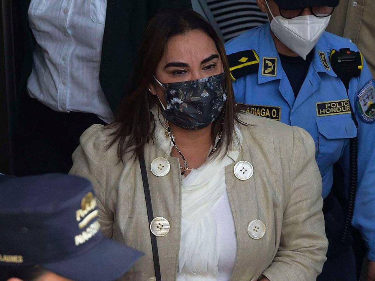 Le cambian medidas a Rosa Elena Bonilla: otorgan arresto domiciliario a ex primera dama