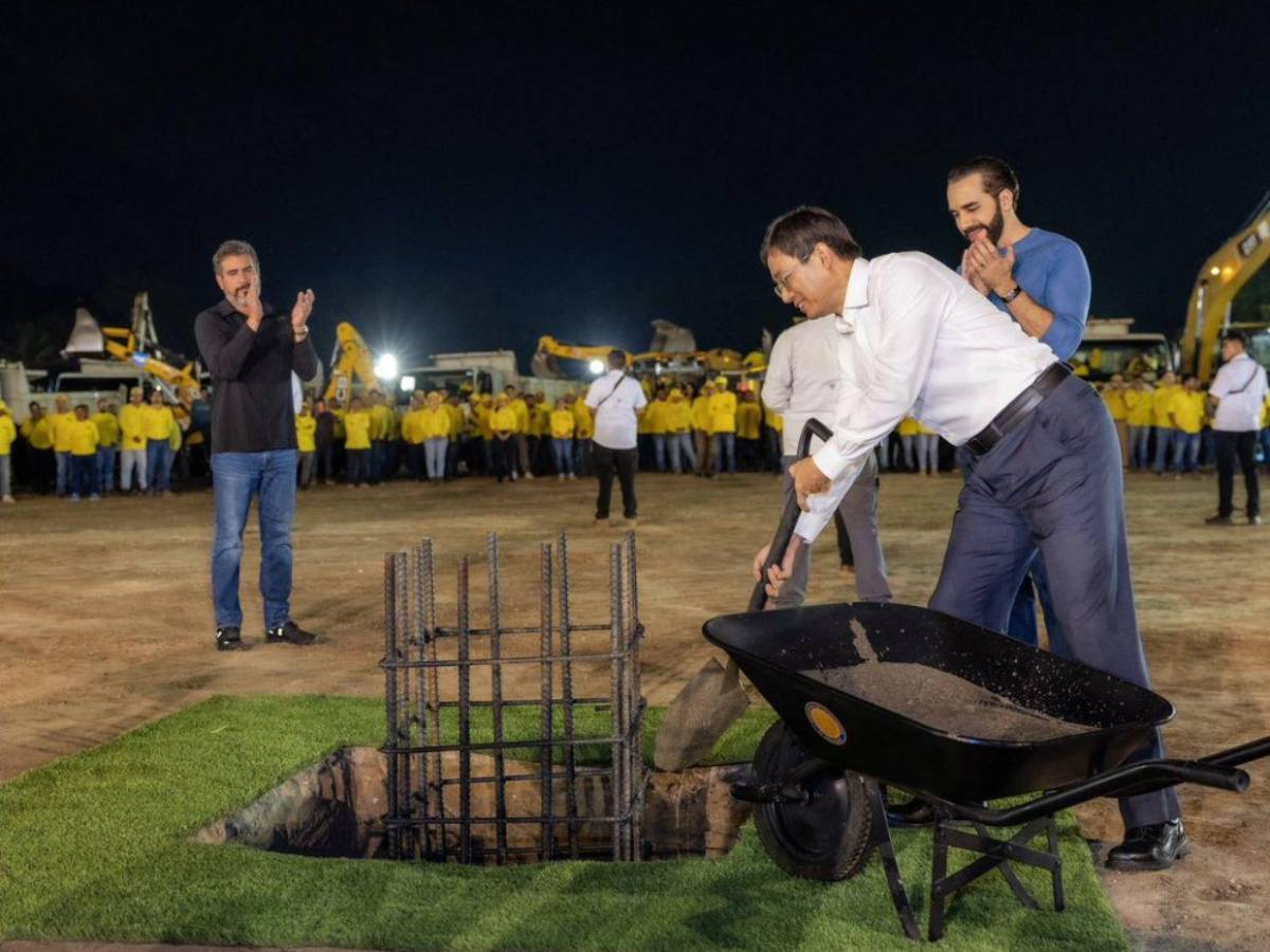 El Salvador inicia construcción de lujoso estadio donado por China