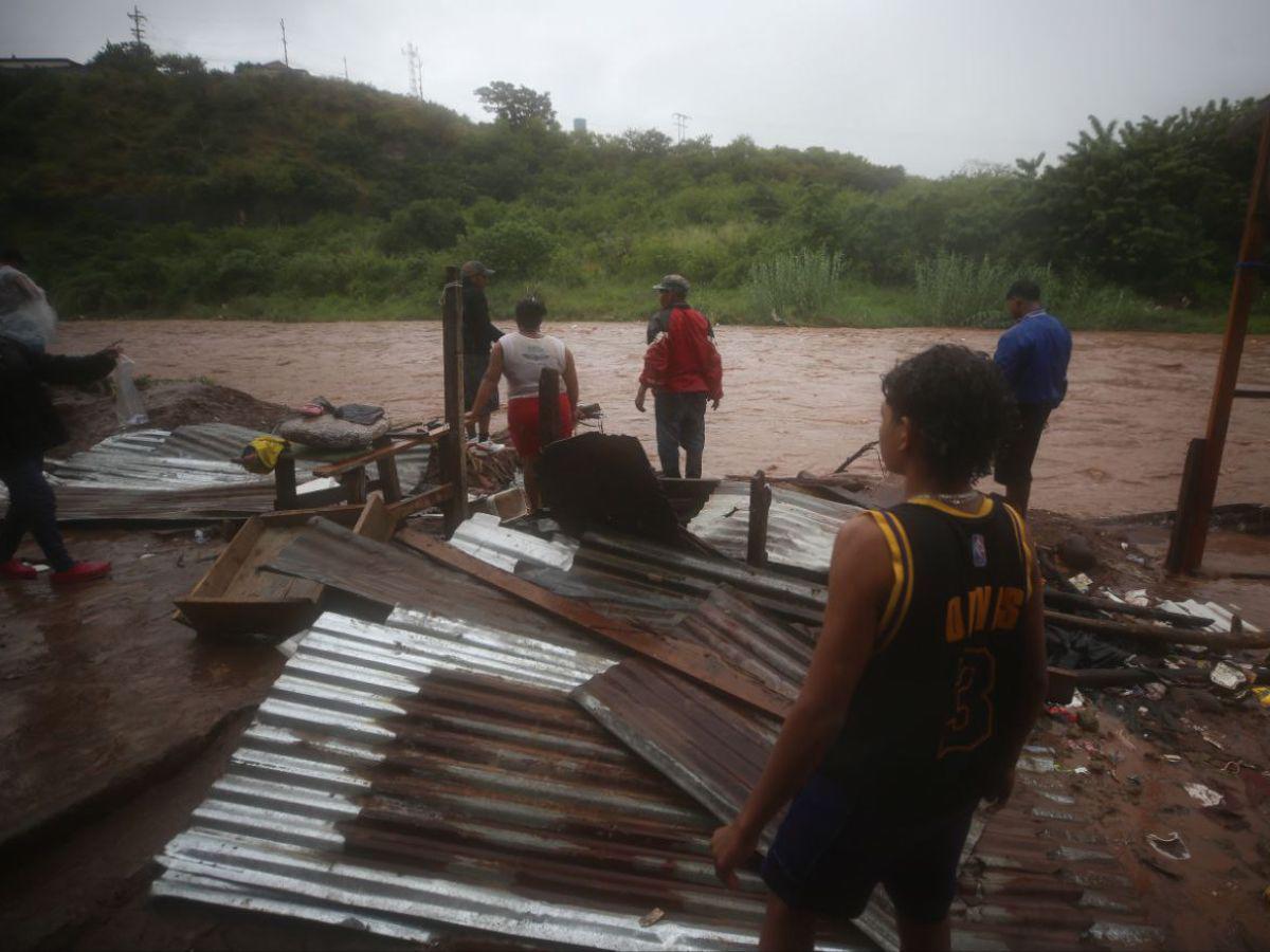 Evacúan familias de la Betania y Las Brisas por crecida del río Choluteca