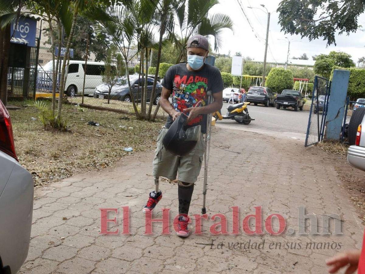 Marcos Alexander Oliva perdió sus piernas buscando el sueño americano, pero no perdió el anhelo por jugar tenis.