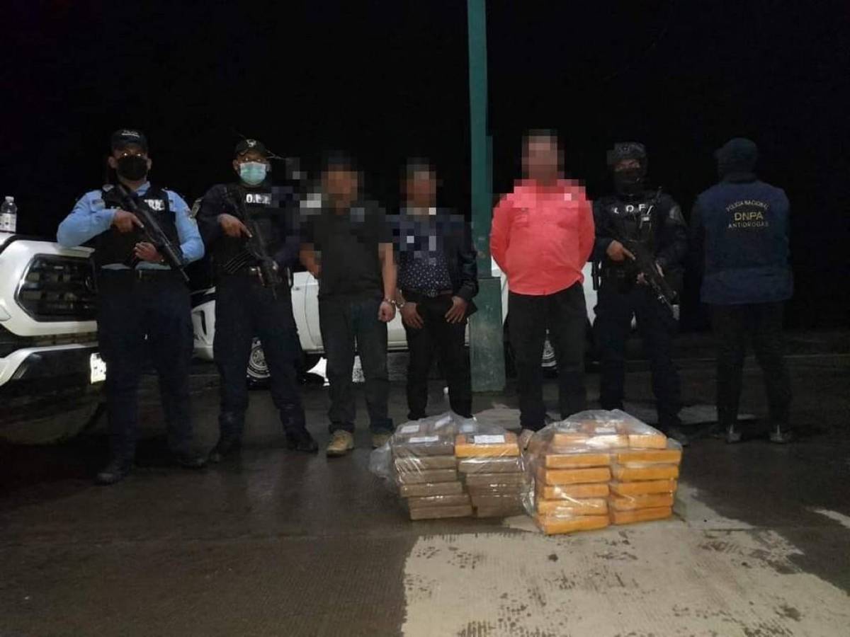 Decomisan dos vehículos con 70 kilos de cocaína en Atlántida