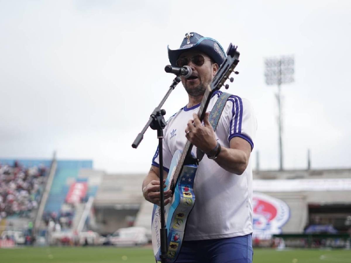 Presentadores hondureños y famosos en el estadio Nacional para la final Olimpia-Motagua