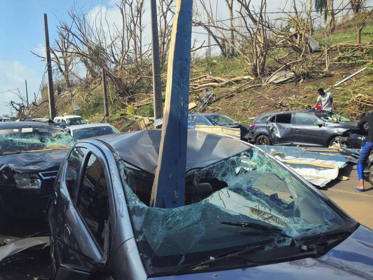 Decenas de muertos y desastres en casas en Mayotte, la isla más pobre de Francia