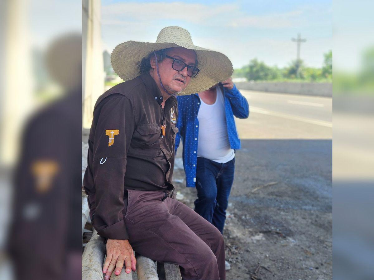 El viernes al mediodía el padre Leopoldo Serrano se encontraba en la carretera CA-5 en el municipio de Santa Cruz de Yojoa.