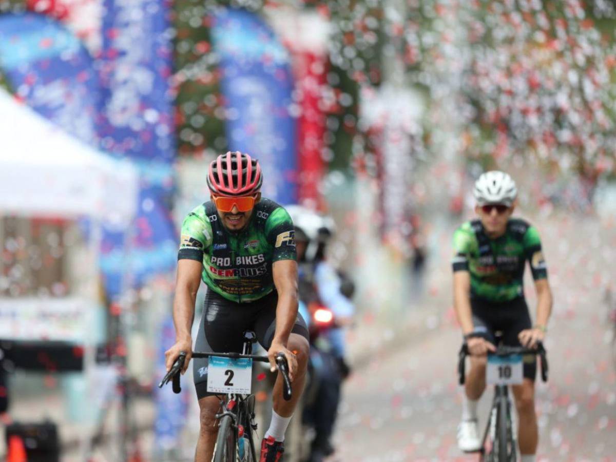 Así fue la llegada de César Castillo, ganador de la categoría Élite en la Vuelta Ciclística 2024