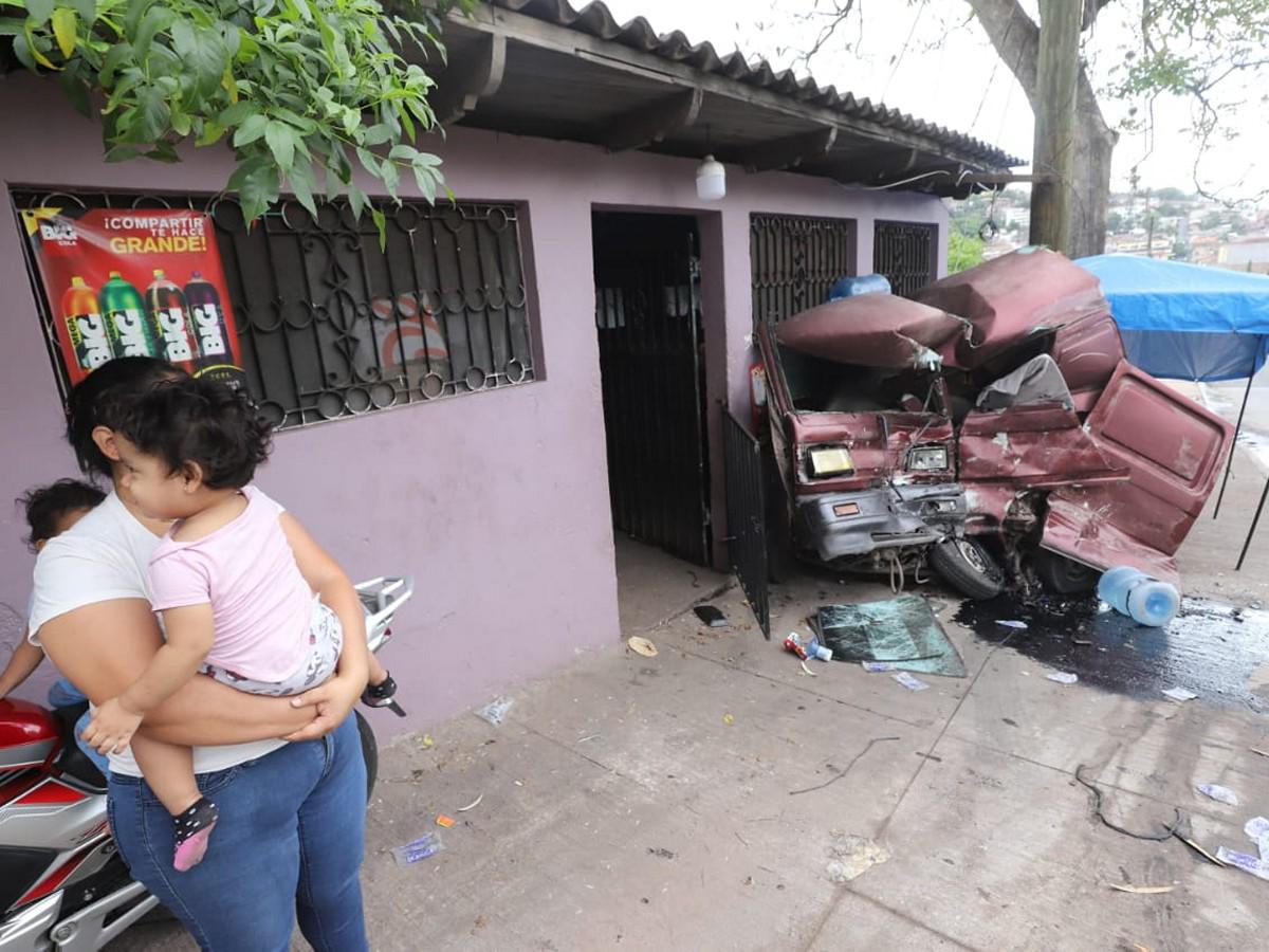 Por fortuna en la pulpería no había ninguna persona comprando, pues habría terminando embestida.