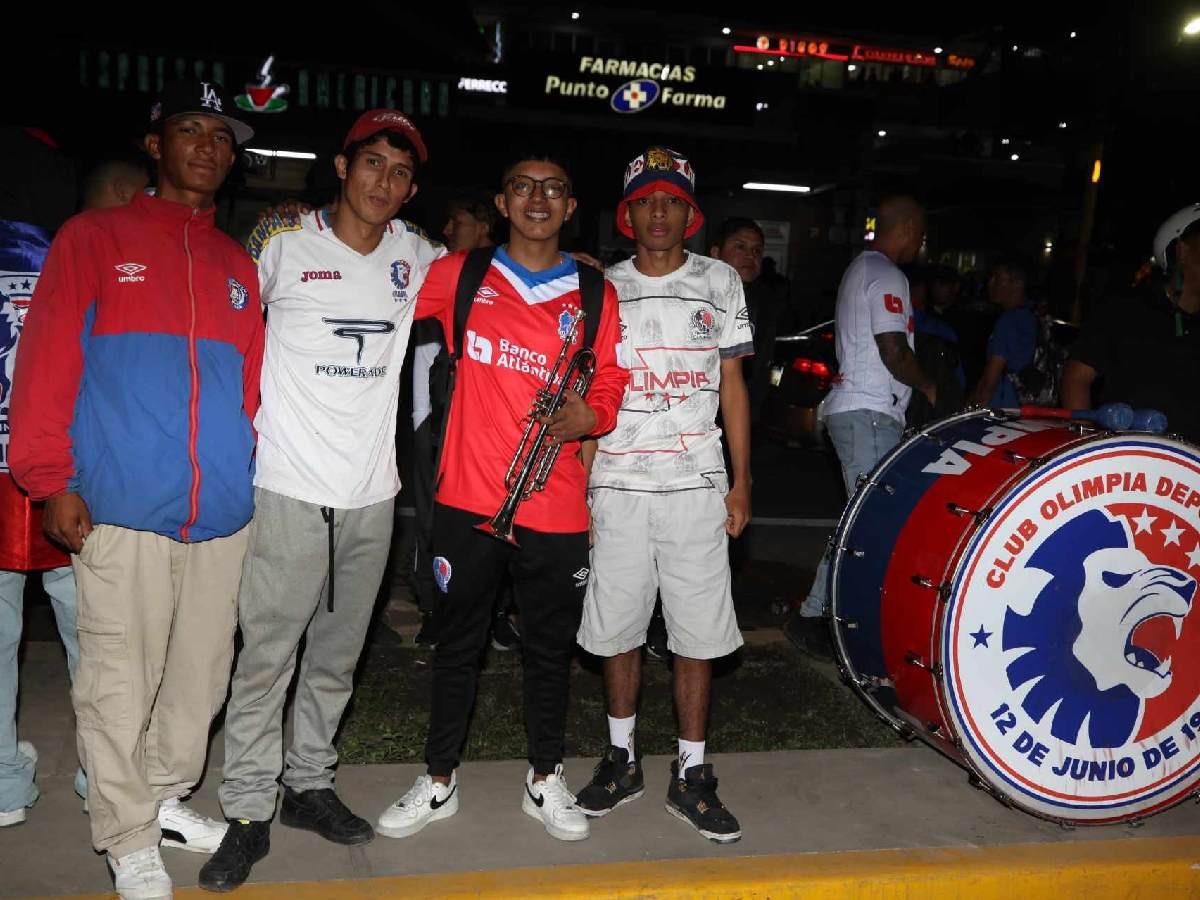 Así fue el banderazo de la Ultra Fiel al Olimpia previo a la gran final