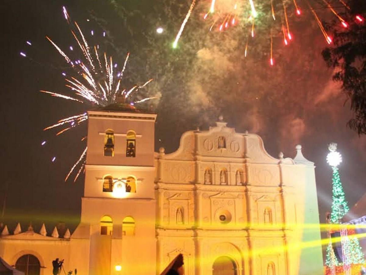 Luces, alegría y 12 campanadas: Así despide Comayagua el 2024