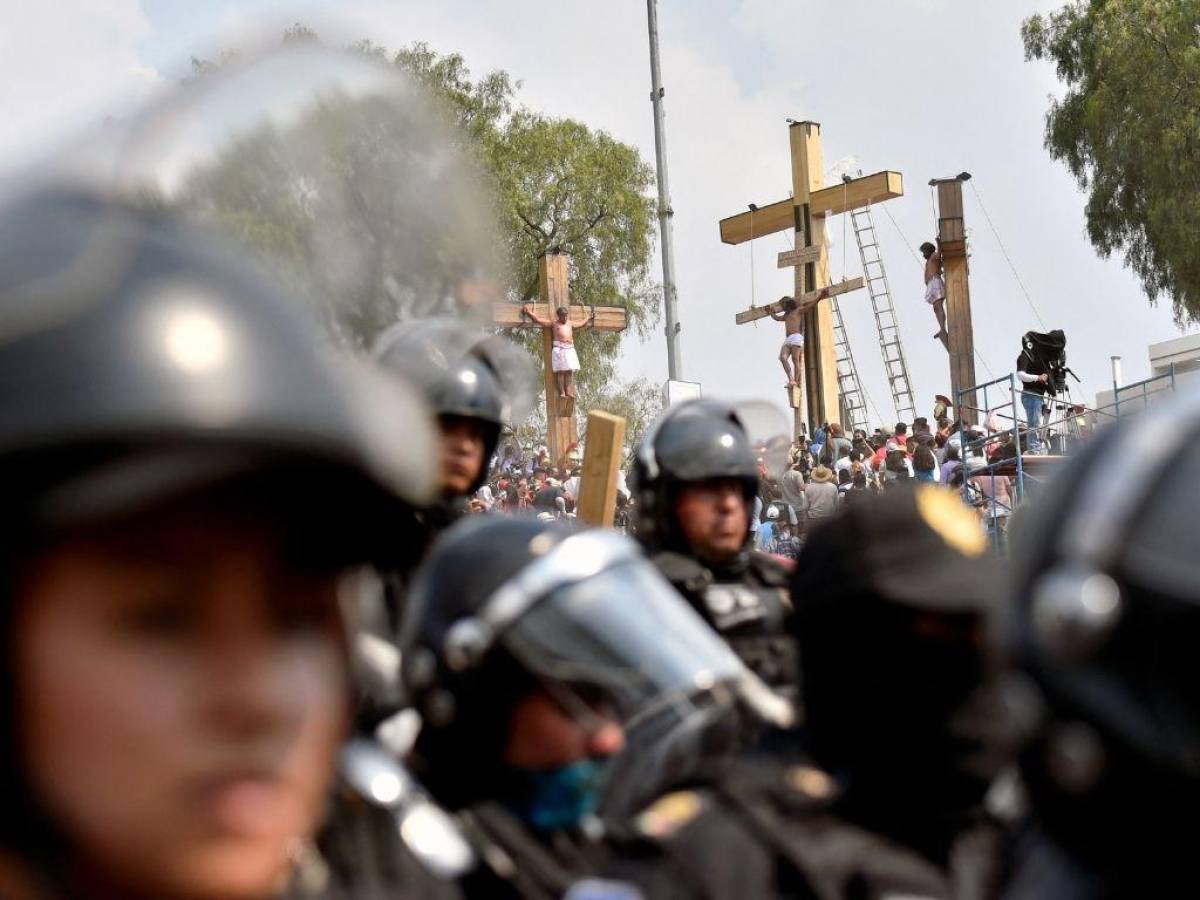 La guerra en Ucrania protagoniza regreso de tradicional quema de Judas en México