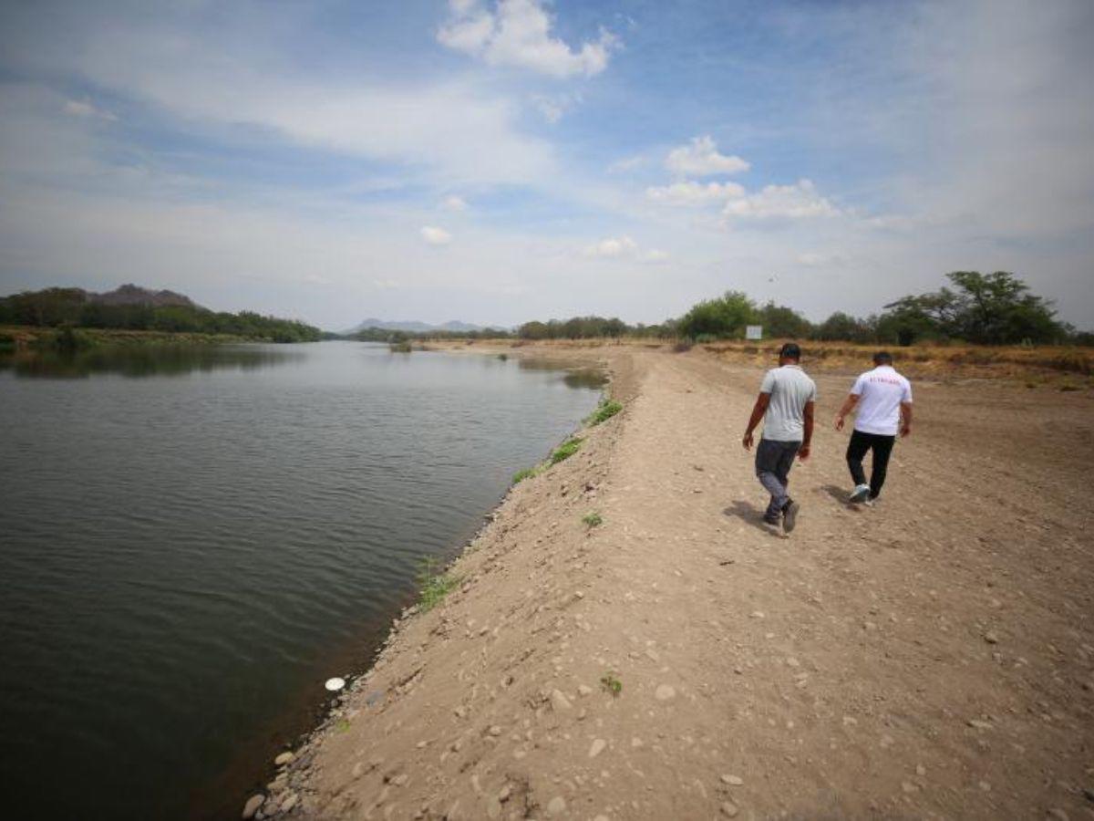 El contrabando de mercancías en el río Goascorán está a la orden del día.