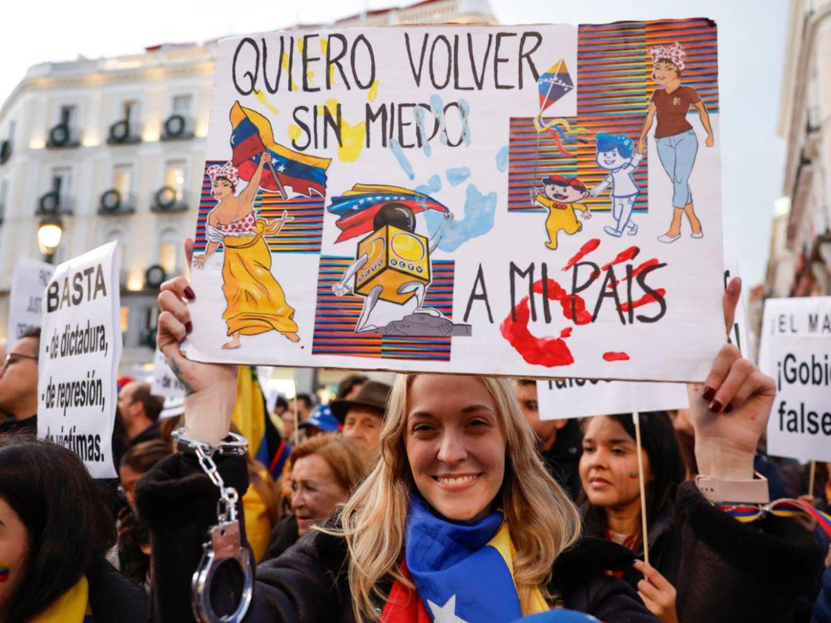 Del mundo a Caracas, protestas presionan régimen de Maduro a un día de toma de posesión