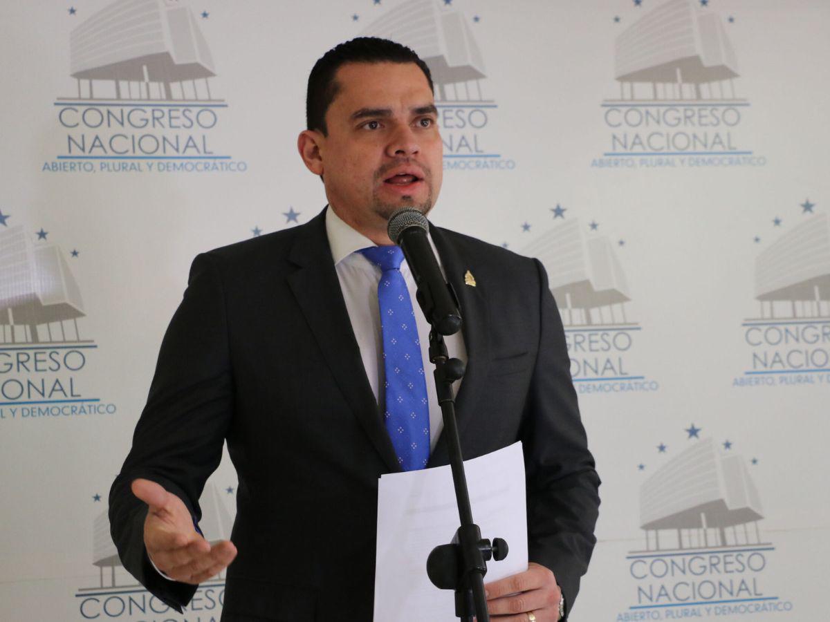 Tomás Zambrano denuncia presencia de escuadrones antibombas en el CNE