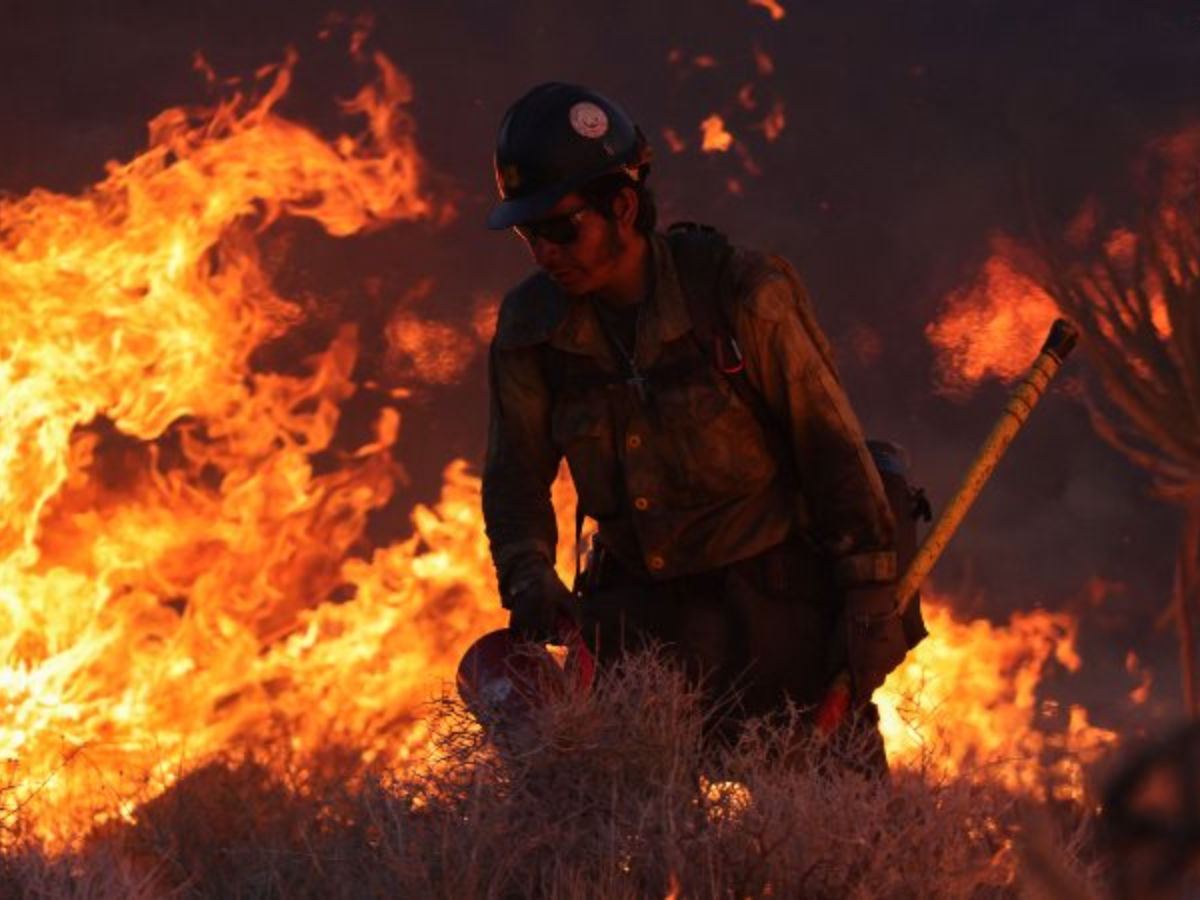 Masivo incendio arde sin control en reserva natural de California