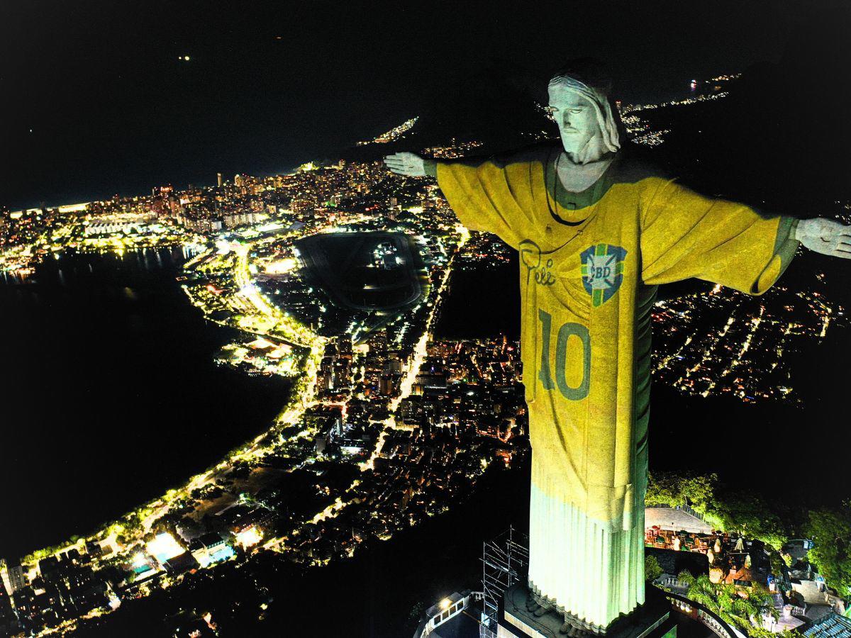 Cristo Redentor se viste con el ‘10’ de Pelé y el Papa envía mensaje