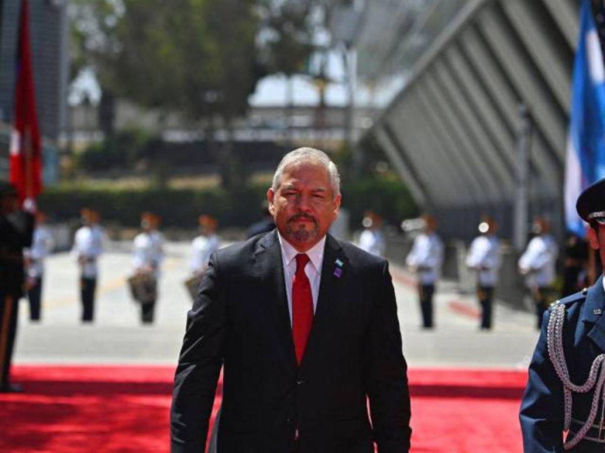 La presidenta decidió no asistir a la Cumbre de las Américas, en su lugar envió al canciller Enrique Reina.