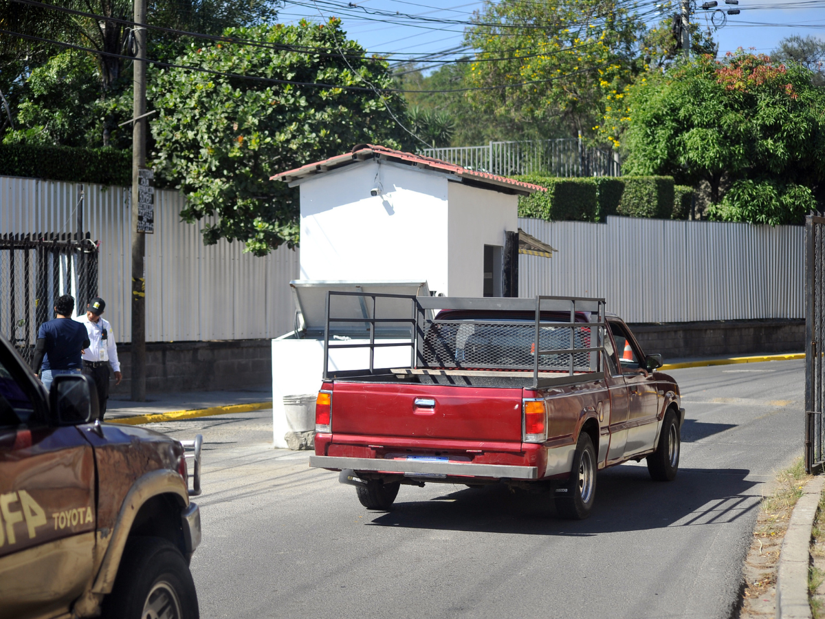 Conductores respaldan apertura de portones donde hay mucho tránsito