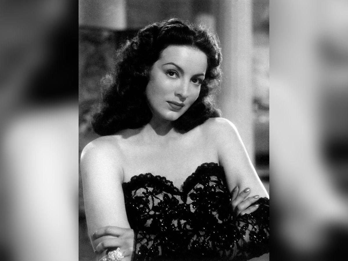 Mattel rinde homenaje a María Félix con una muñeca Barbie