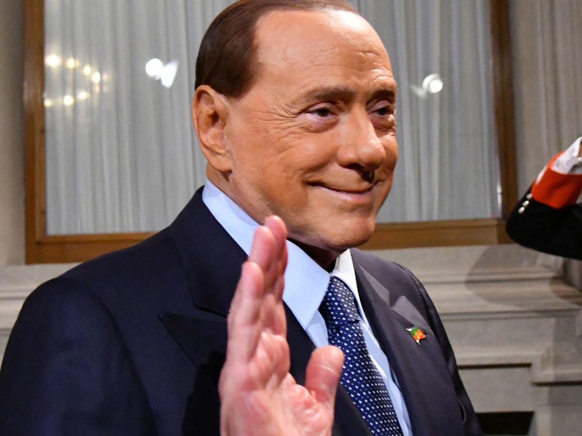 Papa Francisco elogió el “temperamento enérgico” de Silvio Berlusconi