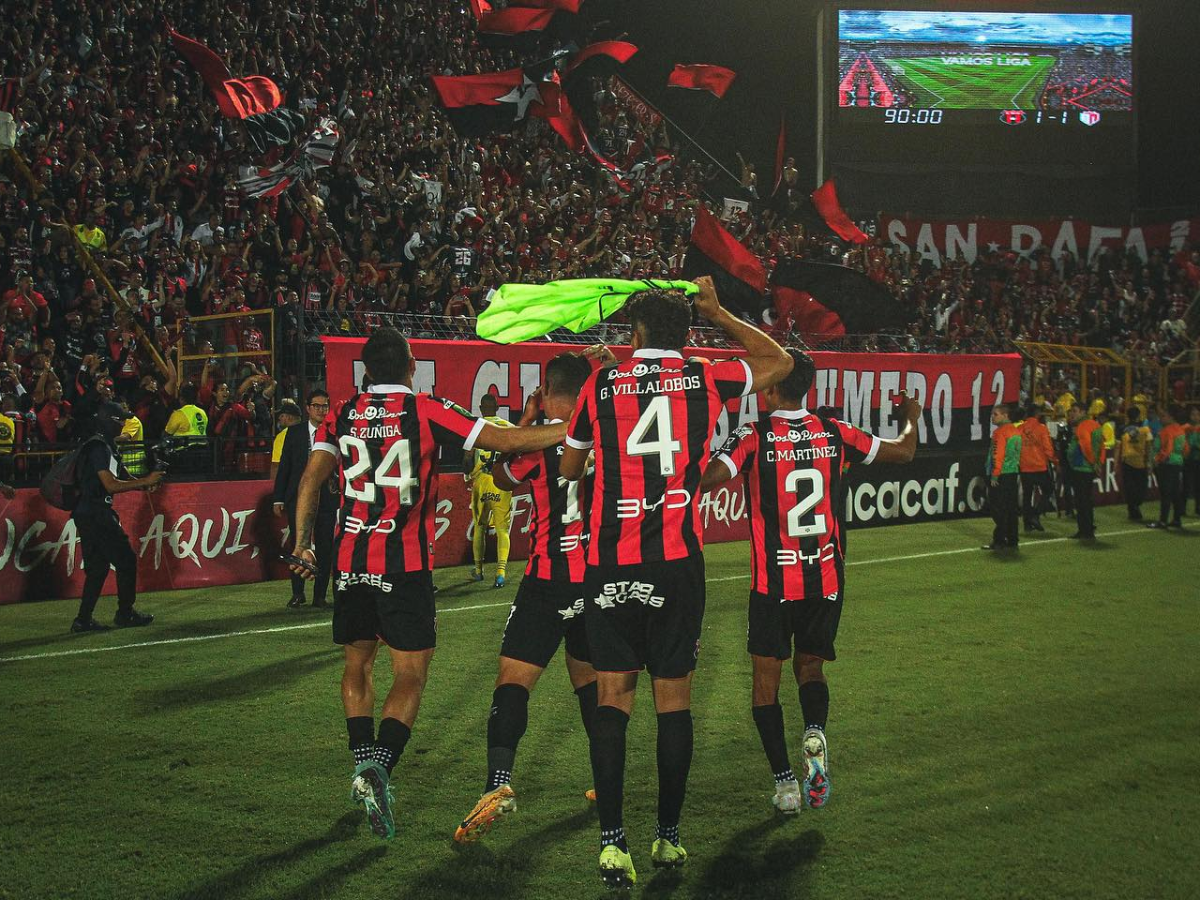 Alajuelense y Alex López, campeones de la Copa Centroamericana