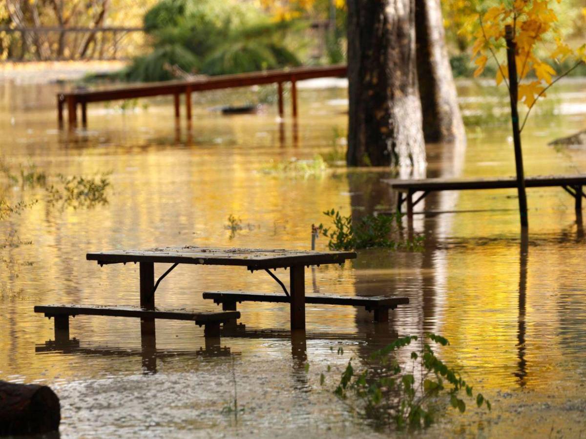 Tormenta deja inundado gran parte del norte de California; piden evacuar