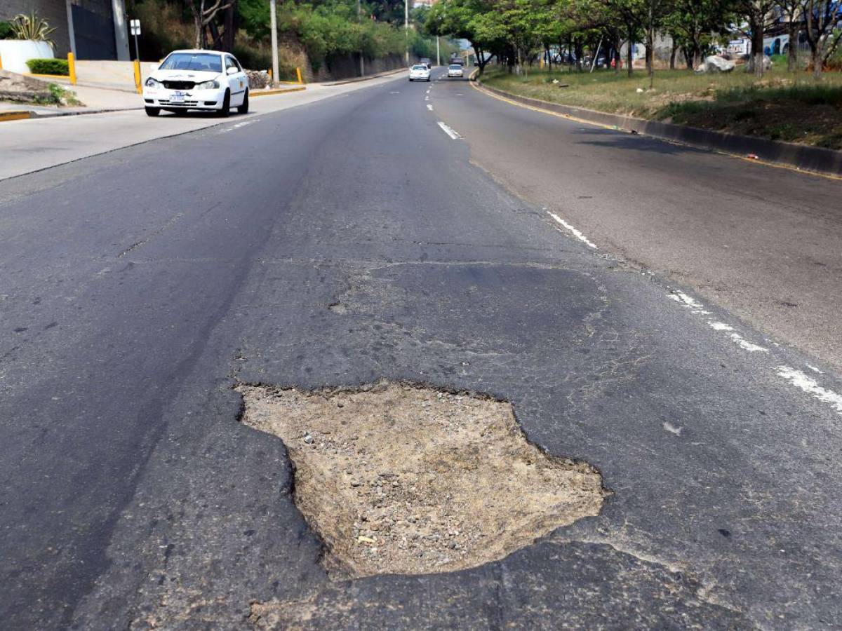 Las calles de Tegucigalpa se vuelven a llenar de baches que amenazan la seguridad vial